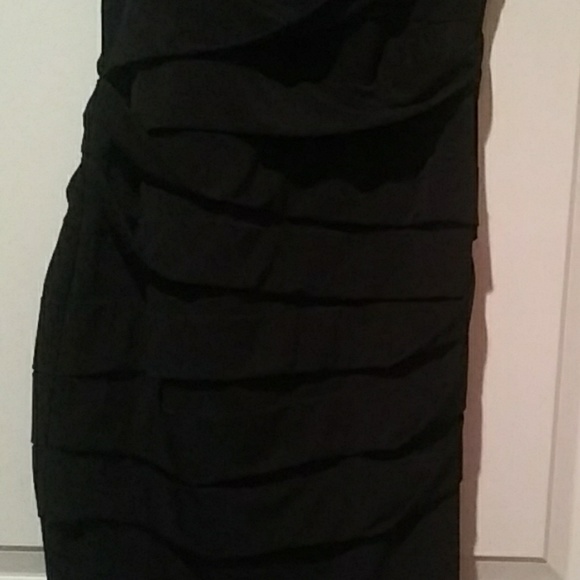 Pretty Dress - Picture 3 of 3